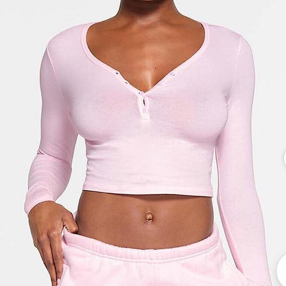 SKIMS New Vintage Long Sleeve Cropped Henley in Cherry Blossom - Size L